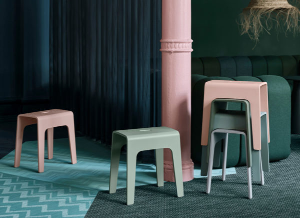 Bimbo Stool, Blå Station